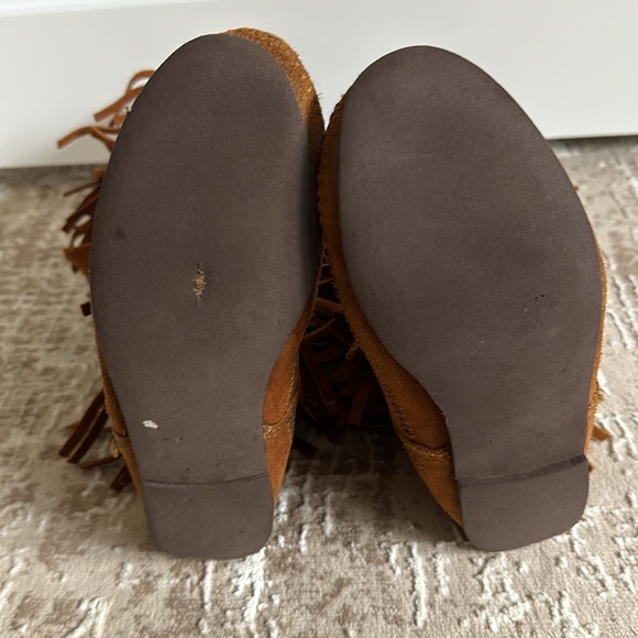 Minnetonka boots - Picture 5 of 9